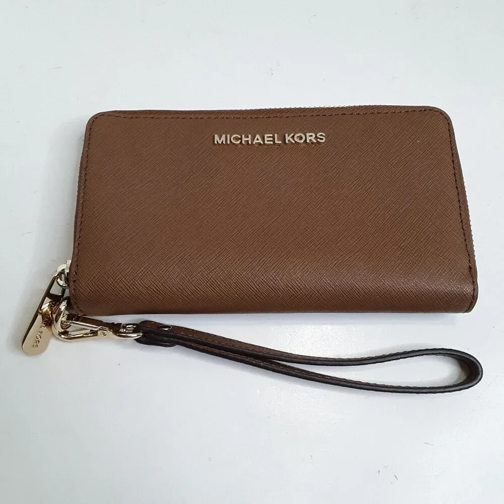 Michael Kors Women's Jet Set Travel Brown Leather Wallet